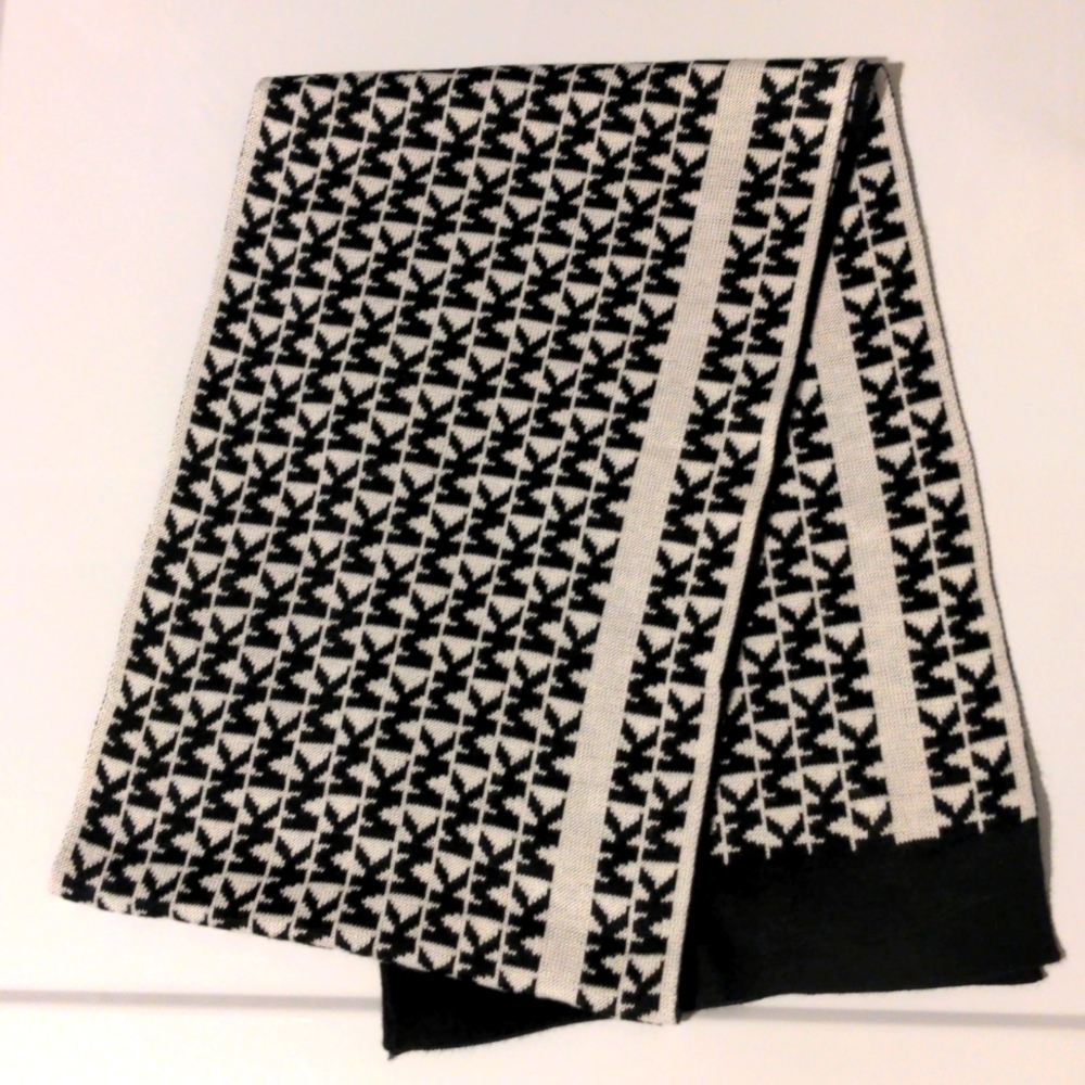 MK Scarf